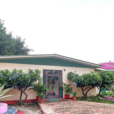 Hotel O Drizzling Land Muradnagar Екстер'єр фото
