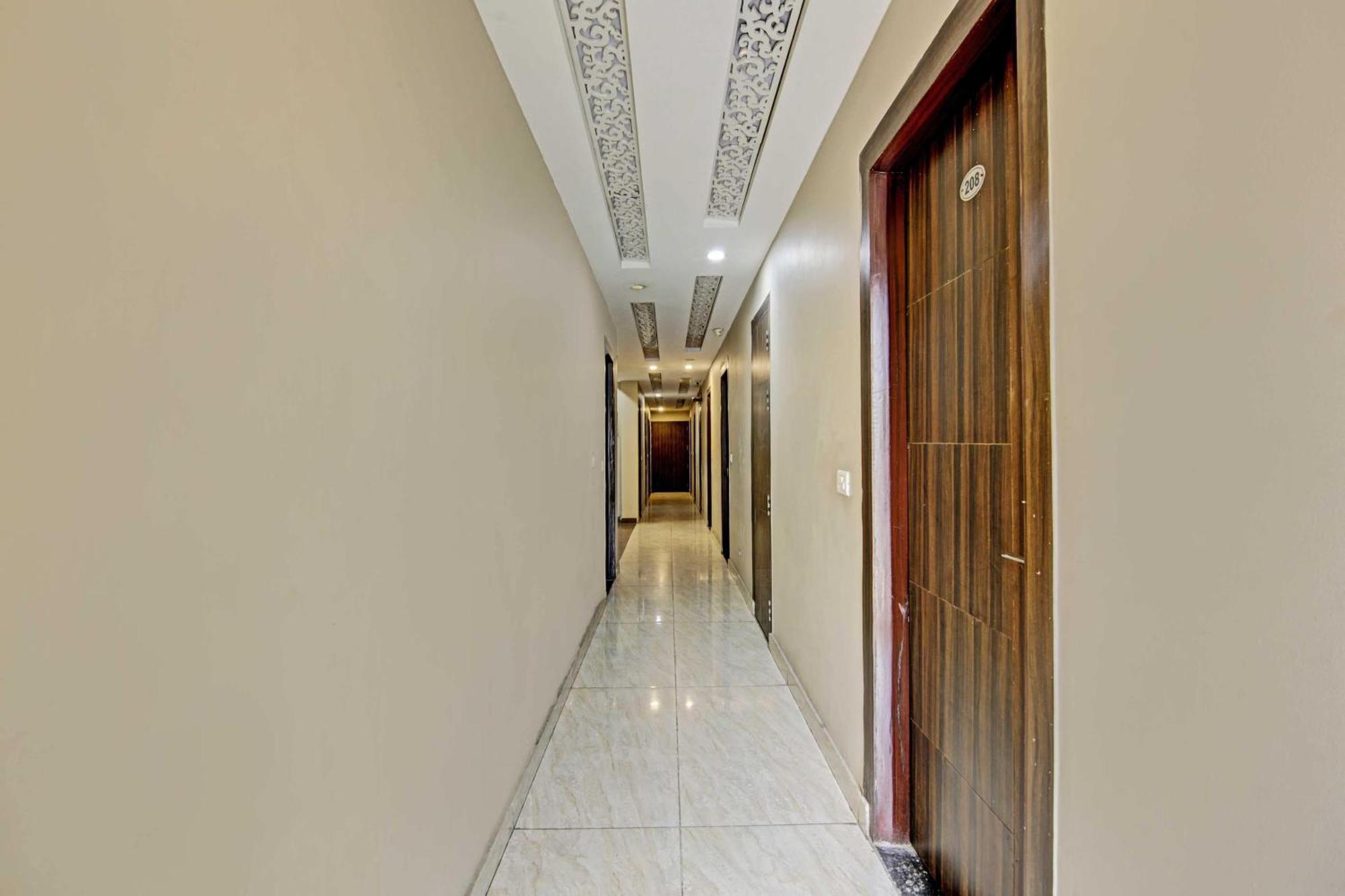 Hotel O Drizzling Land Muradnagar Екстер'єр фото