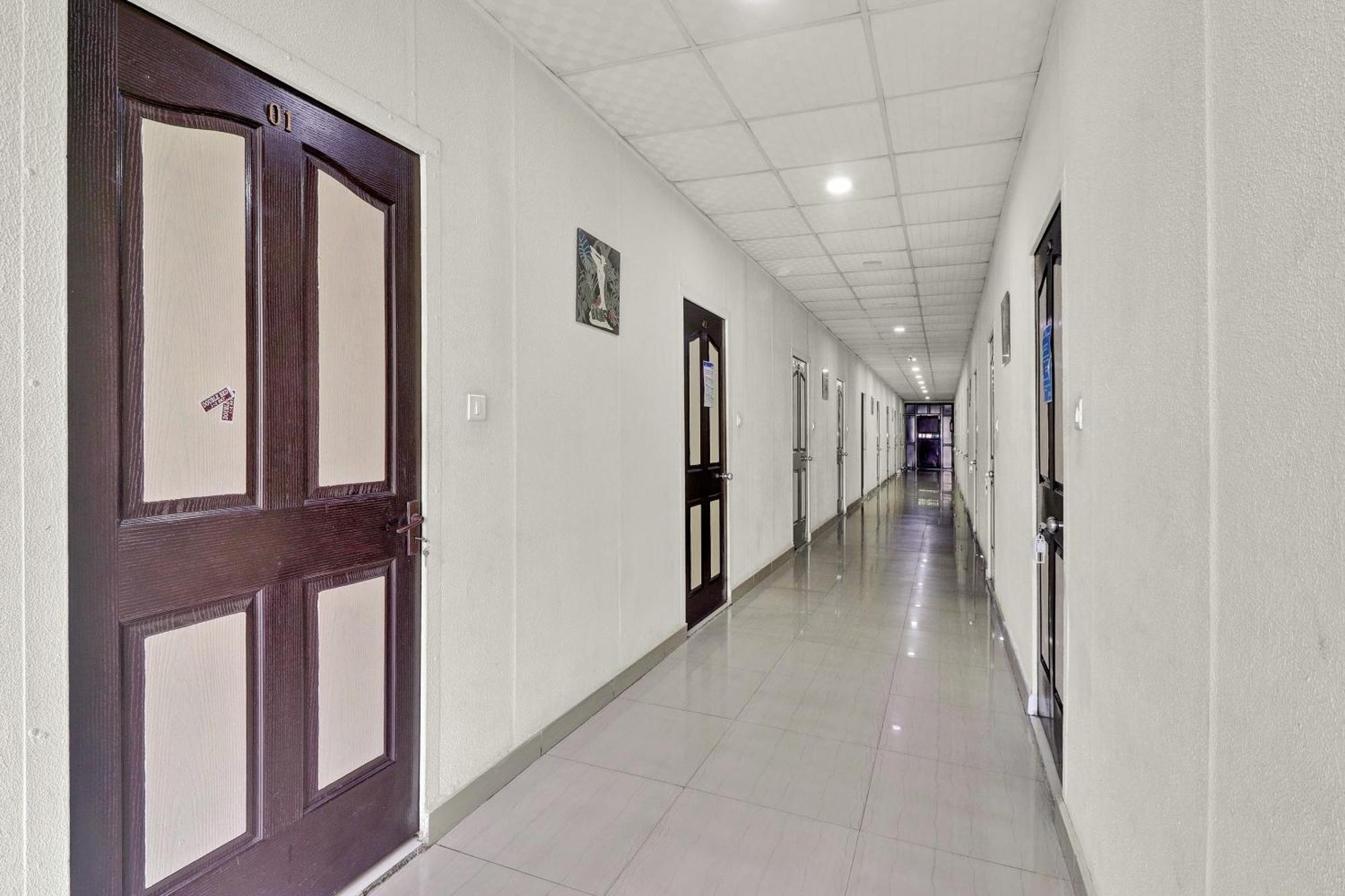 Hotel O Drizzling Land Muradnagar Екстер'єр фото