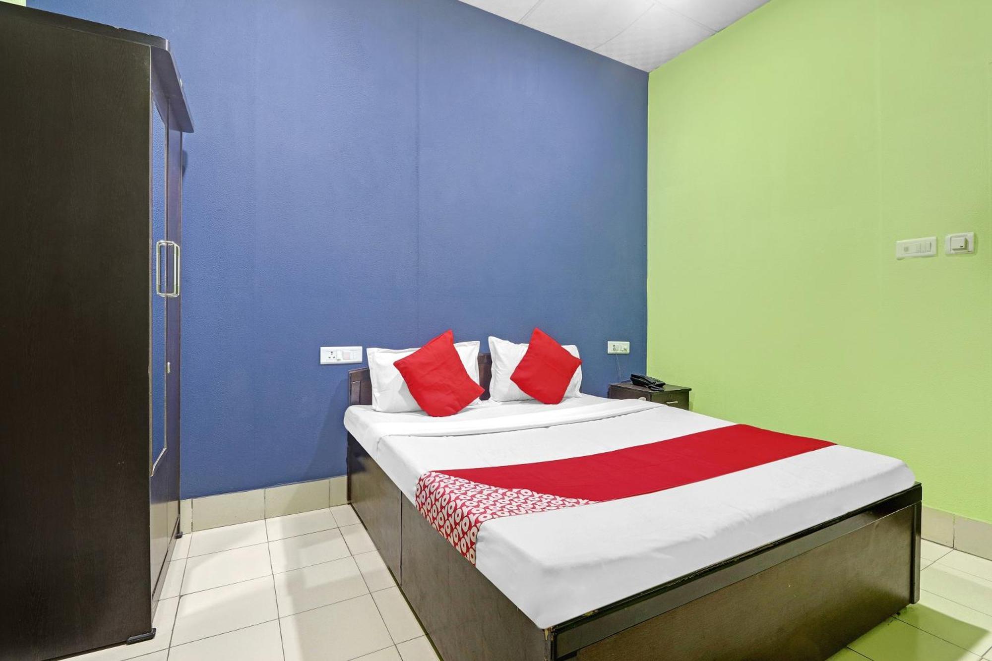 Hotel O Drizzling Land Muradnagar Екстер'єр фото