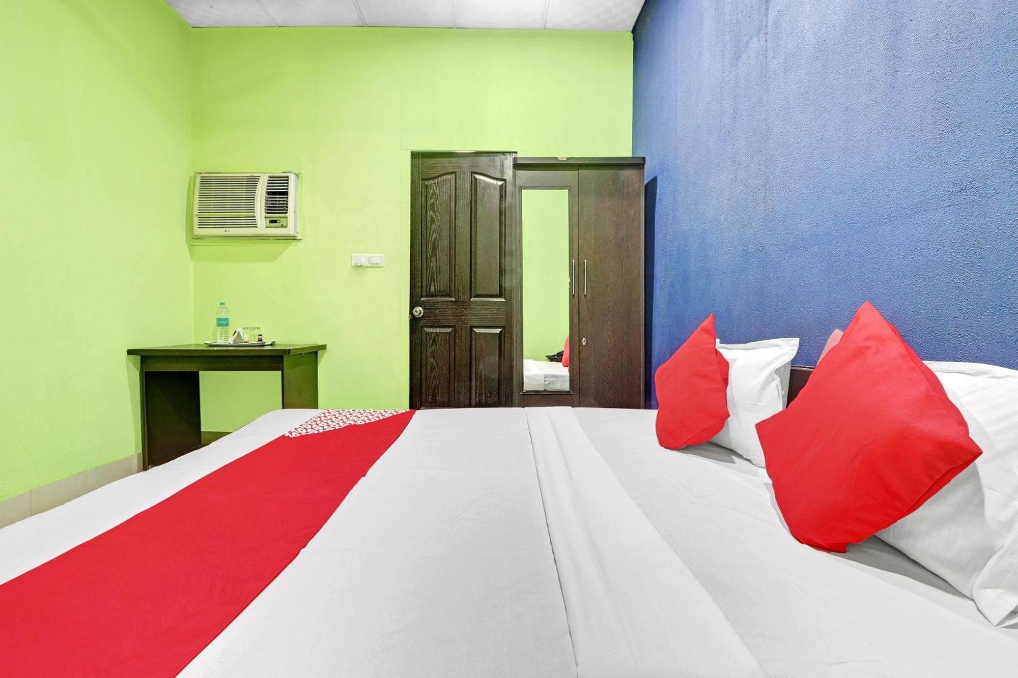 Hotel O Drizzling Land Muradnagar Екстер'єр фото